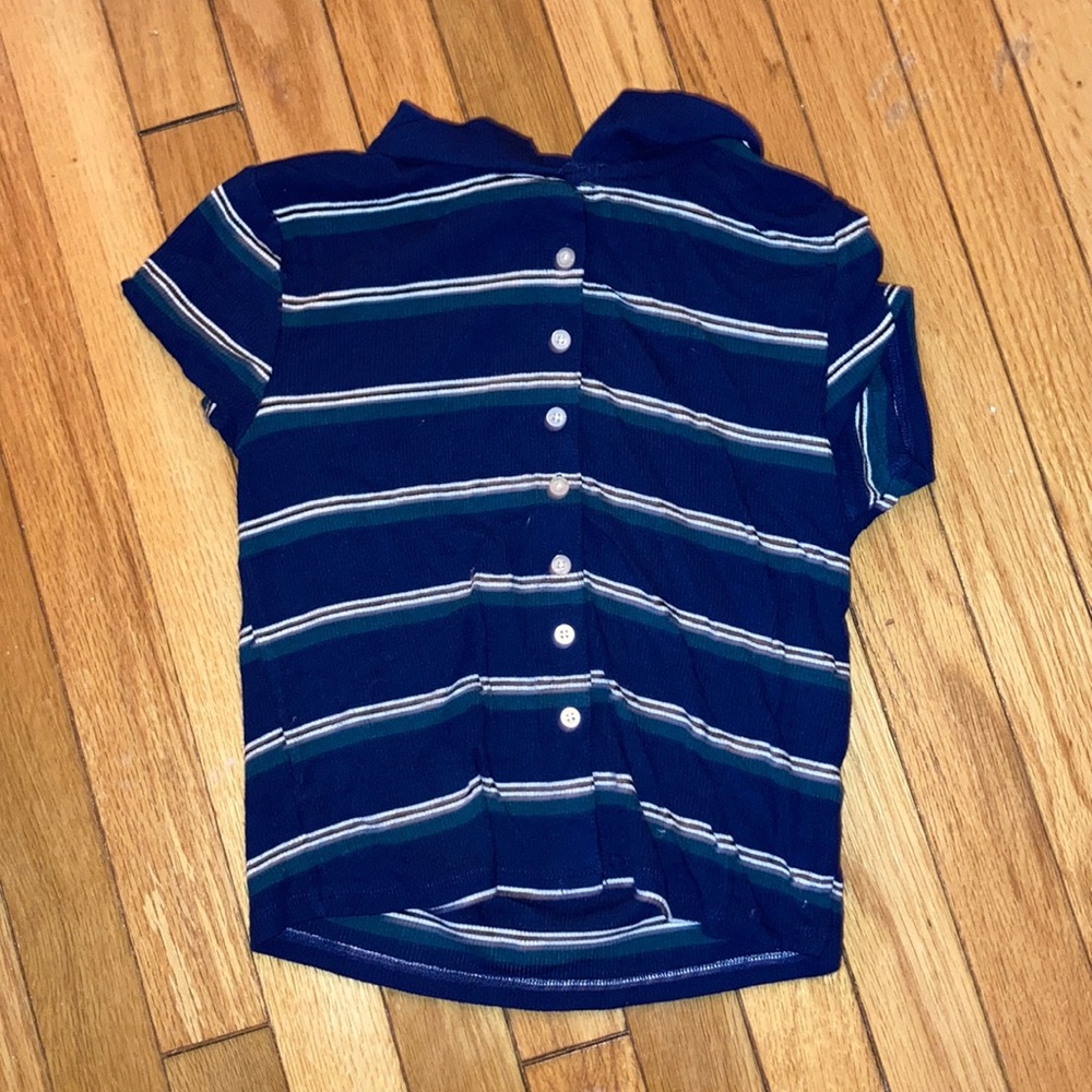 Garage striped button up top